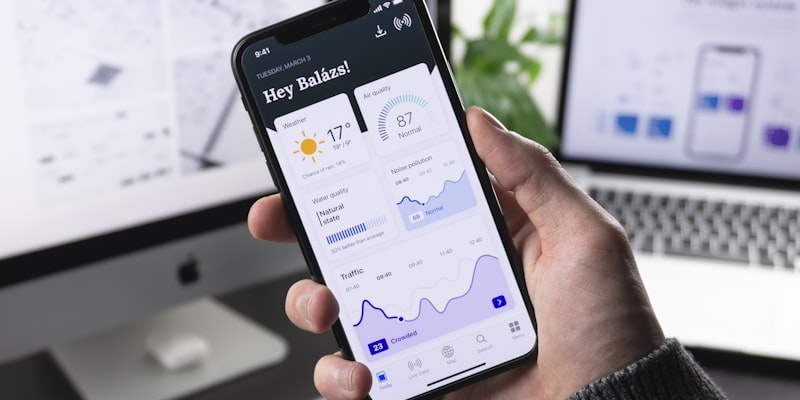 展示米兰体育手机APP下载二维码和界面